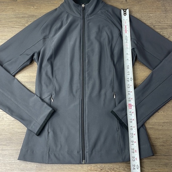 Lucy Women’s Charcoal Grey Performance Zip Up Light Weight Tech Jacket, size XS - Picture 5 of 10